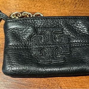 LIKE NEW… Tory Burch Zip Card Holder/Pouch/Wallet Key Chain in pebbled black
